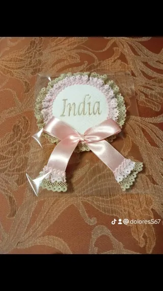 Medallón personalizado para carrito de bebé y cuna