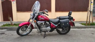 Suzuki Intruder LC 250