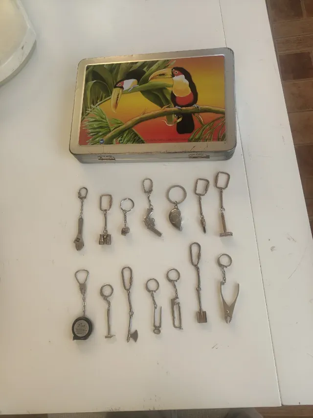 Colección Llaveros Herramienta Lata Toucan