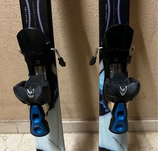 Esquís Salomon de 144cm en buen estado.