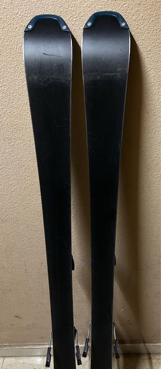 Esquís Salomon de 144cm en buen estado.