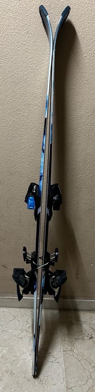 Esquís Salomon de 144cm en buen estado.