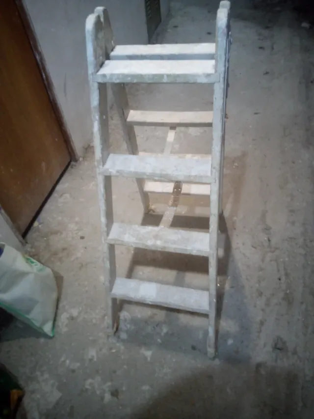 Escalera de madera 4 peldaños