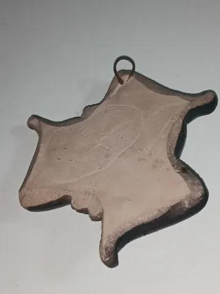 Antigua talla amuleto Trinacria Sicilia madera.