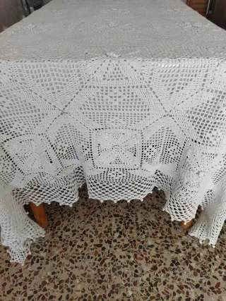 Tovaglia uncinetto bianca lavoro a mano
