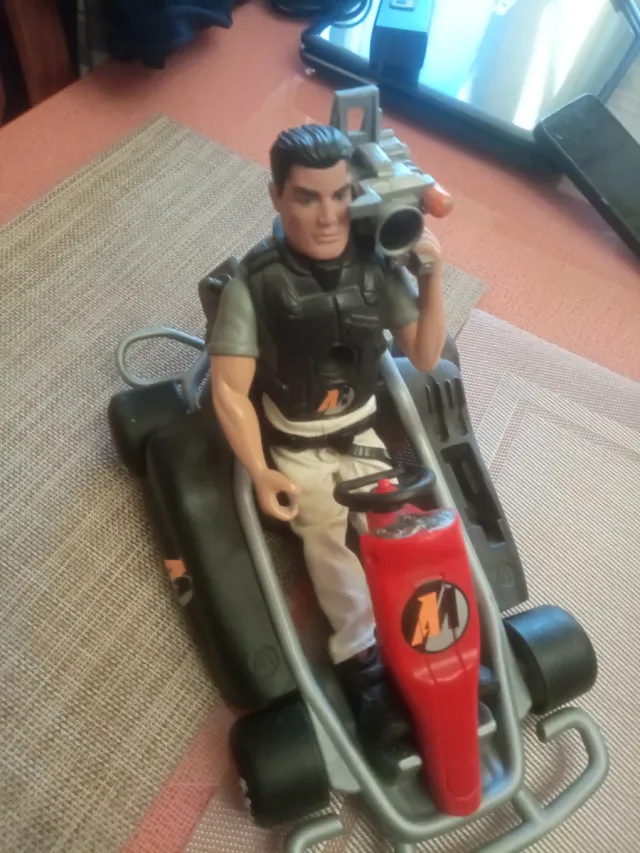 Action Man in Kart Car e conducente con fotocamera