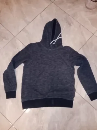 Felpa con cappuccio grigio e nero