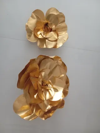 Flores Decorativas Pared Doradas