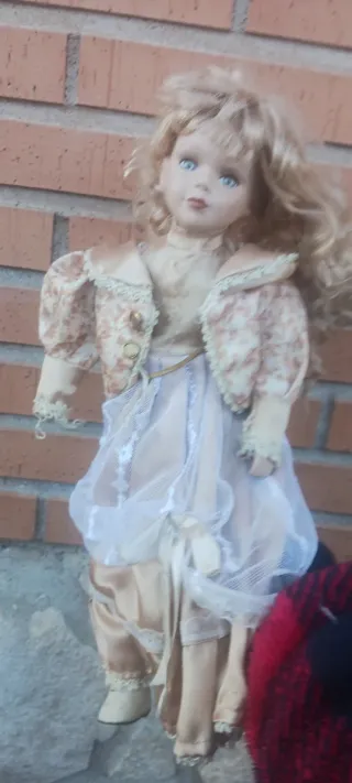 Muñeca de porcelana antigua