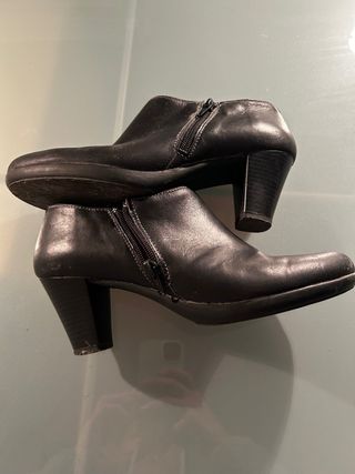 Botines de tacón negros