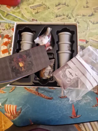 Alzad Vuestras Copas Juego de Mesa