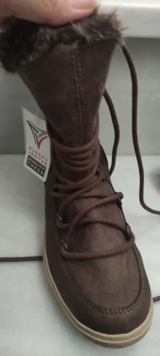 Botas marrones nuevas con etiqueta