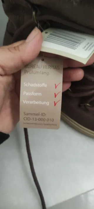 Botas marrones nuevas con etiqueta