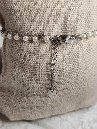 Pulsera de acero con lunas rosas y perlas