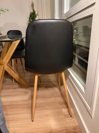 6 Sillas de salón de cuero y madera. Todas por 180