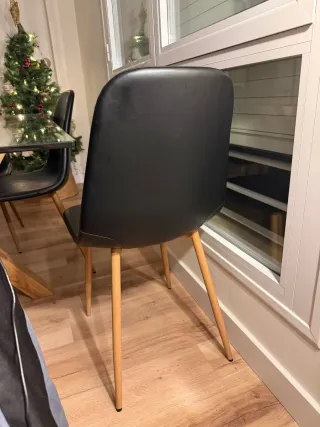 6 Sillas de salón de cuero y madera. Todas por 180