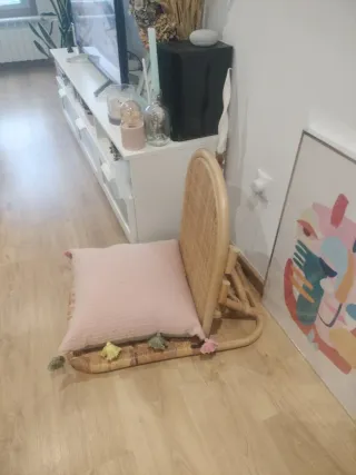 Silla plegable mimbre y madera.