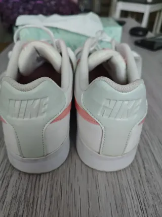 Zapatillas Nike Blancas y Rosas