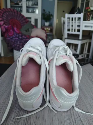 Zapatillas Nike Blancas y Rosas