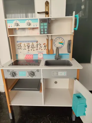 Cocinita de madera para niños