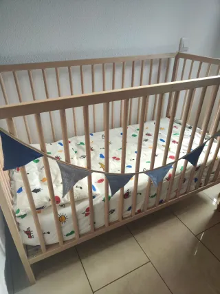 Cuna Ikea SNIGLAR + Colchón y Ropa de Cama