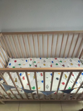 Cuna Ikea SNIGLAR + Colchón y Ropa de Cama