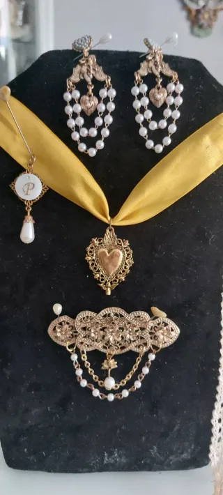 Aderezo huertana oro y perlas