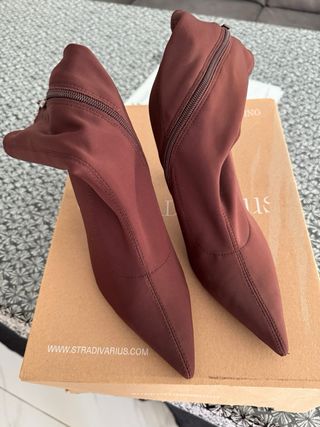 Botines de tacón marrón