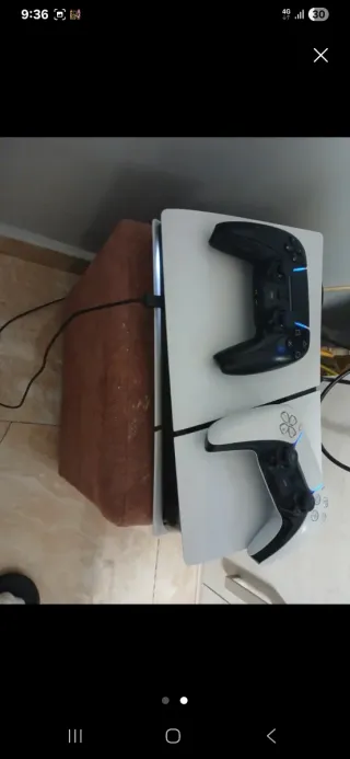 PlayStation 5 Slim con 2 mandos