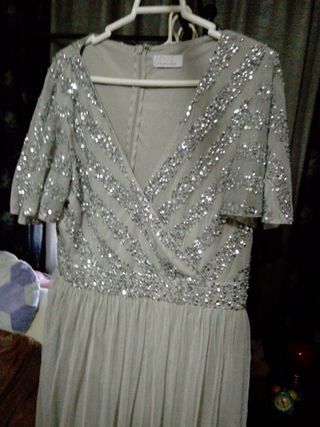 Vestido fiesta plateado semi largo