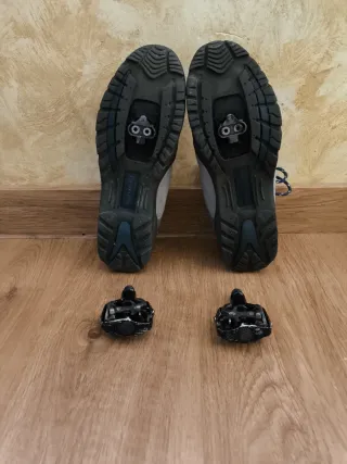 Zapatillas con calas n 42 y Pedales Automáticos