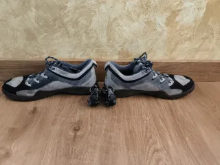 Zapatillas con calas n 42 y Pedales Automáticos