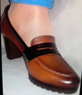 Zapatos de tacón marrones y talla 38,negociable