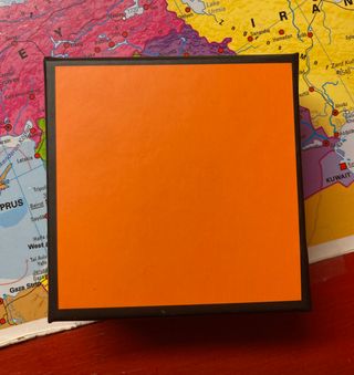 Scatola arancione per gioielli