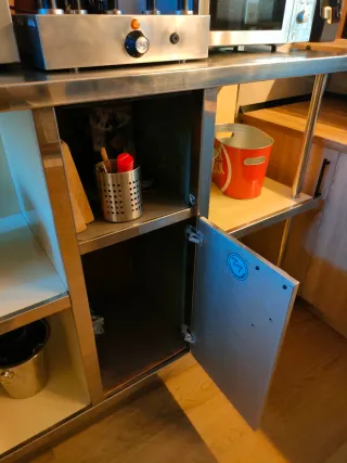 Mueble cafetero acero inoxidable.