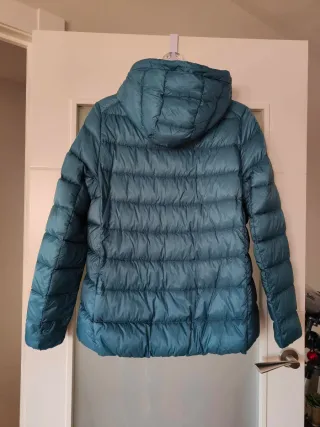 Parka plumas ultraligera con capucha