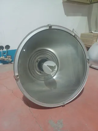 Lámpara Industrial Metálica y Cristal