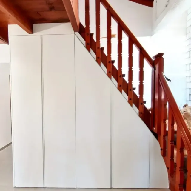 ARMARIO BAJO ESCALERA A MEDIDA