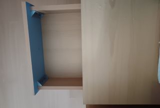 Se vende cómoda +mesilla de noche regalo lámpara..