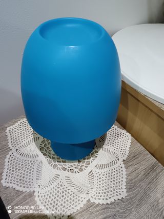 Se vende cómoda +mesilla de noche regalo lámpara..