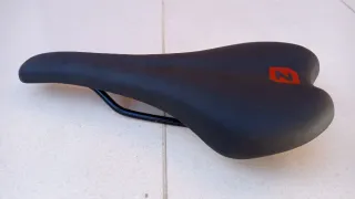 Sillín de bicicleta negro