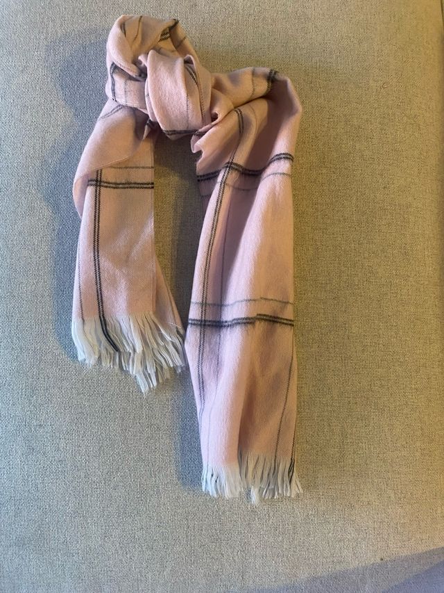 Bufanda rosa a cuadros grises A estrenar￼