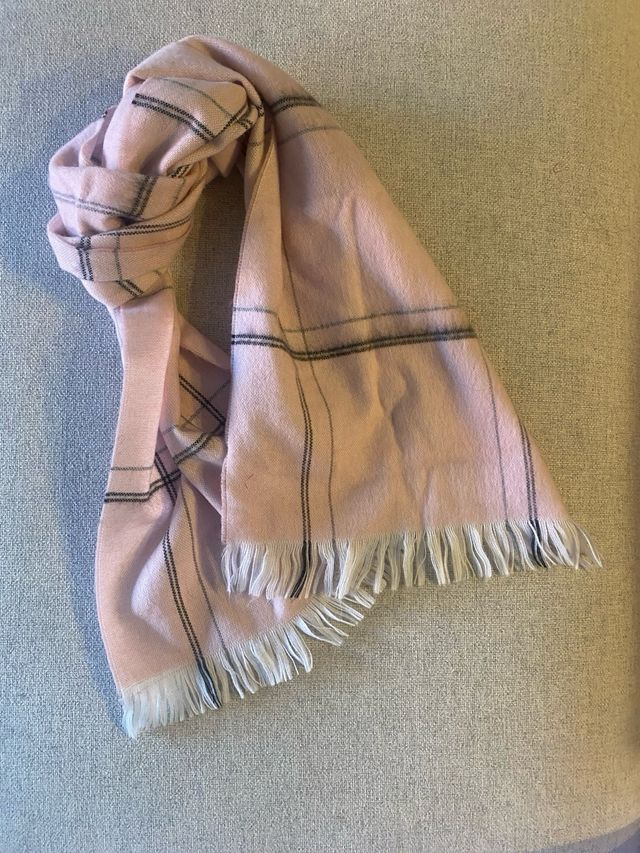 Bufanda rosa a cuadros grises A estrenar￼
