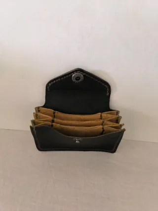 Tarjetero de piel negro