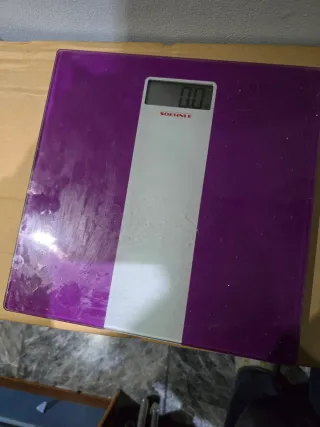 Báscula digital Soehnle morada