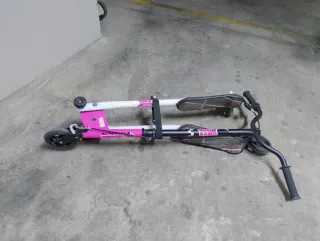 Patinete rosa y blanco plegable