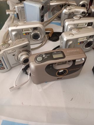 Fotocamere compatte vintage. Lotto di 22 fotocamere