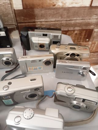 Fotocamere compatte vintage. Lotto di 22 fotocamere