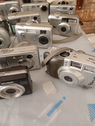 Fotocamere compatte vintage. Lotto di 22 fotocamere