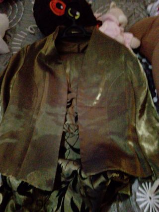 Conjunto de fiesta dorado y verde